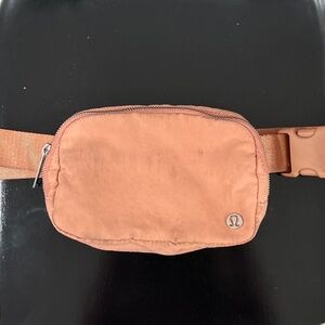 Lululemon everywhere belt bag